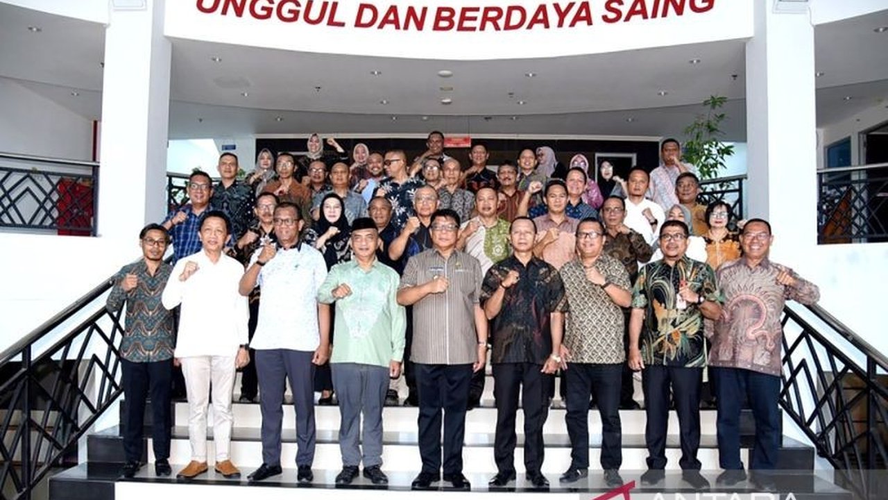 Universitas Negeri Gorontalo (UNG) dan Pemkot Kotamobagu resmi menjalin kerja sama untuk meningkatkan kapasitas aparatur pemerintah daerah dan implementasi Tri Dharma Perguruan Tinggi, difokuskan pada penuntasan kemiskinan, stunting, dan pengendalian infl