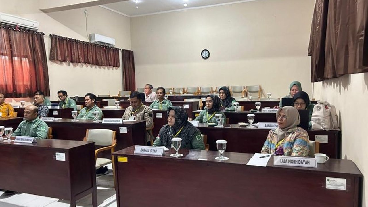 Pusat Studi Lingkungan Hidup (PSLH) Unhas melatih 13 staf PPLH-SDA Unmul dalam Training Officer Course (TOC) untuk meningkatkan kapasitas penyelenggaraan pelatihan Analisis Mengenai Dampak Lingkungan (AMDAL) dan percepatan akreditasi.