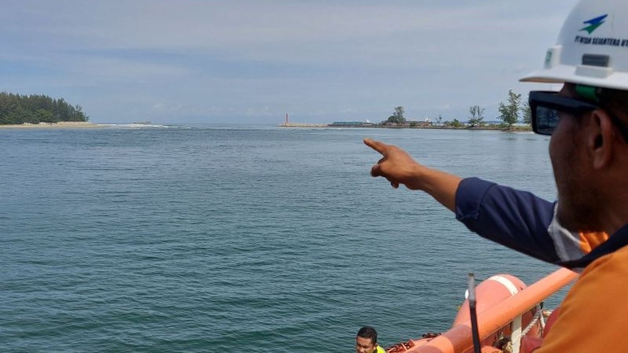 Ketua DPRD Bengkulu, Sumardi, menyatakan bahwa pengerukan alur Pelabuhan Pulau Baai yang dangkal masih menunggu penugasan resmi dari pemerintah pusat, melibatkan Kemenhub, Kementerian BUMN, dan PT Pelindo, dengan anggaran yang dibutuhkan diperkirakan lebi