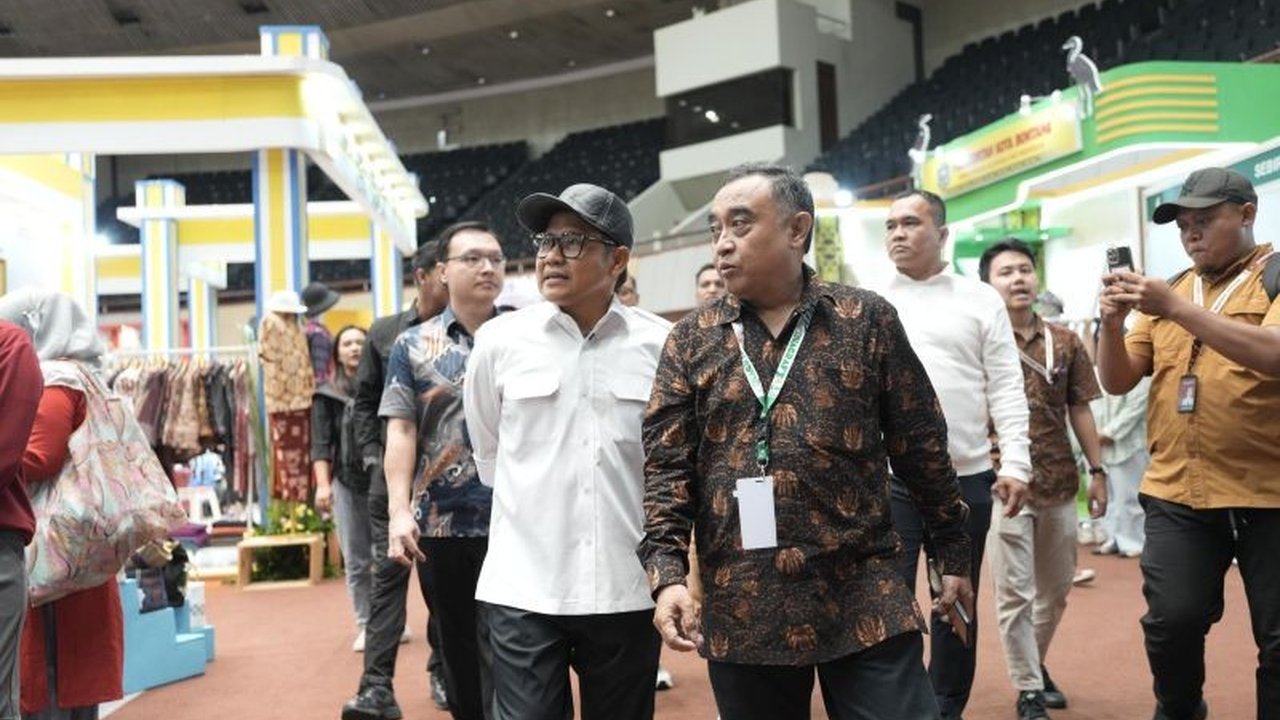 Menko Muhaimin Iskandar meninjau Inacraft 2025 di Jakarta, menekankan pentingnya peningkatan kualitas produk UMKM dan perluasan akses permodalan untuk mendorong ekspor.
