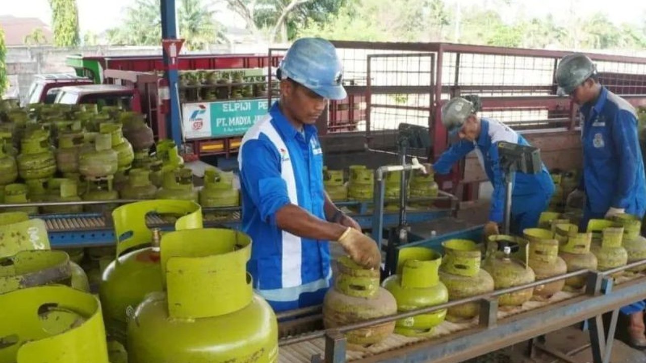 Pertamina Patra Niaga menjamin pasokan dan distribusi LPG 3 kg di Sumatera Bagian Selatan aman dan lancar, serta mengimbau masyarakat untuk membeli di pangkalan resmi dan melaporkan jika menemukan masalah.
