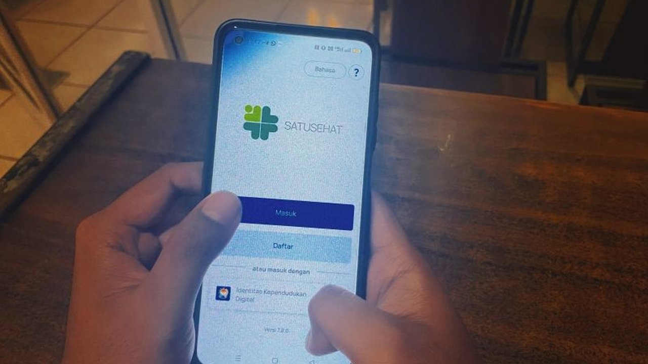 Dinas Kesehatan Kalimantan Timur menginstruksikan rumah sakit setempat untuk gencar mengedukasi masyarakat tentang manfaat dan penggunaan aplikasi Satu Sehat Mobile (SSM) dalam mengelola informasi kesehatan pribadi.
