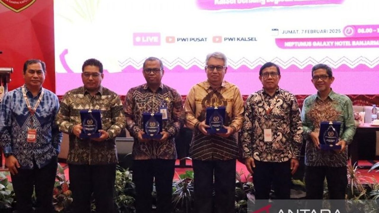 Hari Pers Nasional (HPN) 2025 di Kalimantan Selatan menggelar seminar nasional yang menekankan peran krusial pers dalam mewujudkan ketahanan pangan Indonesia, khususnya dalam mengedukasi masyarakat dan melakukan kontrol sosial terhadap program pemerintah.