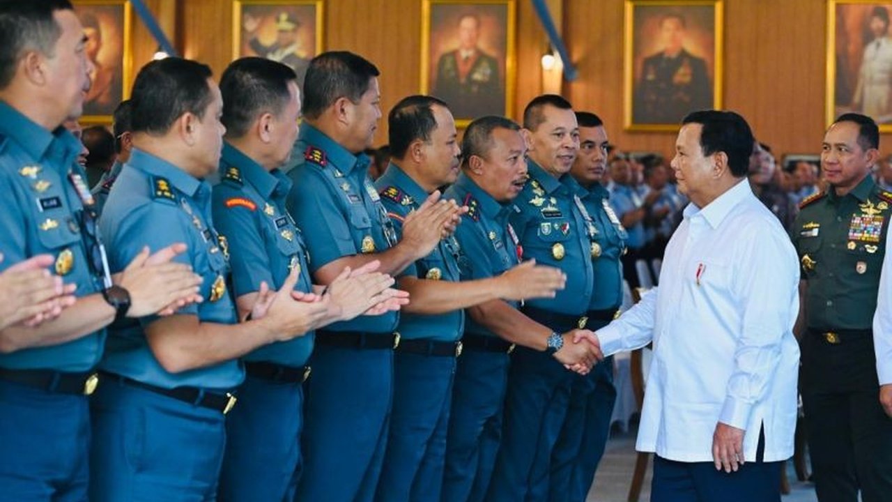 Presiden Prabowo Subianto menekankan pentingnya kekuatan pertahanan dalam menjaga keamanan dan keutuhan NKRI, disampaikan dalam pengarahan kepada Dansat TNI di Istana Bogor.