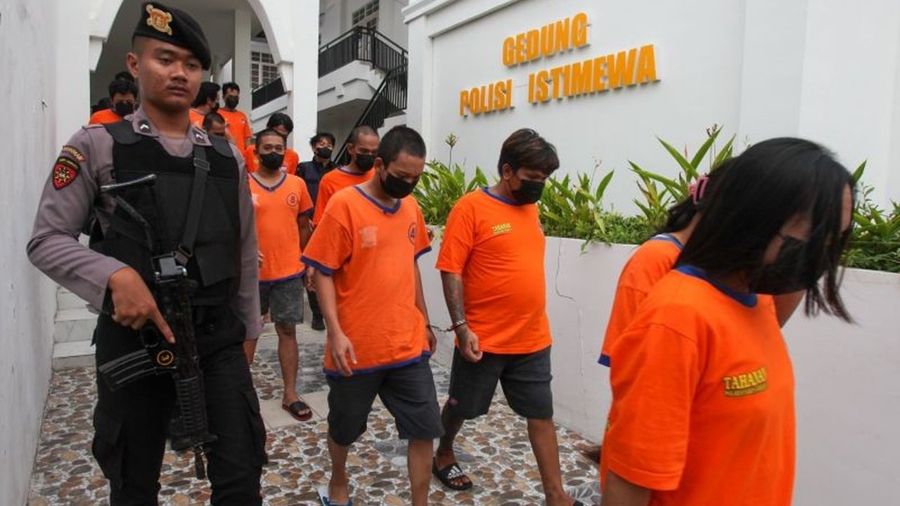 Polrestabes Surabaya berhasil mengungkap 236 kasus narkoba dalam beberapa bulan terakhir, mengamankan 323 tersangka dan menyelamatkan sekitar 61 ribu jiwa dari bahaya narkoba, sebagai bentuk dukungan terhadap program Astacita.