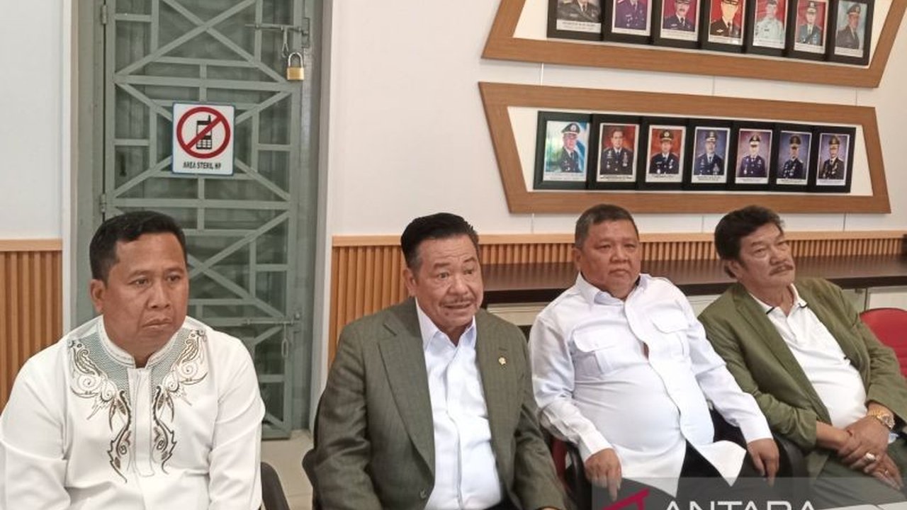 Wakil Menteri Hukum dan HAM meninjau Lapas Cirebon untuk mengevaluasi kebijakan hukum, khususnya terkait penanganan narapidana, termasuk kemungkinan amnesti, rehabilitasi pengguna narkoba, dan penanganan napi dengan gangguan jiwa.