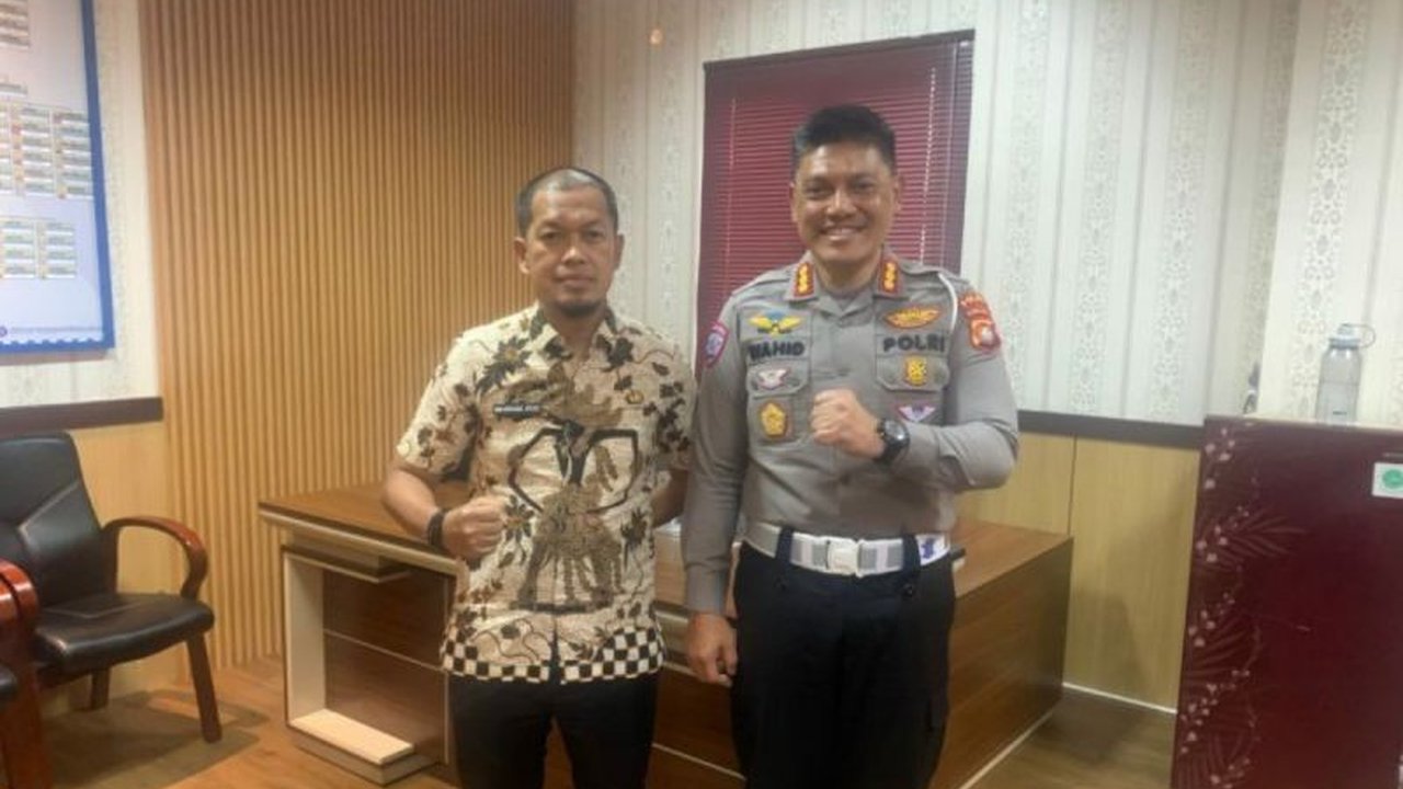 Polda Sulawesi Barat dan BPKPD Provinsi Sulbar berkolaborasi untuk mengoptimalkan pendapatan daerah melalui peningkatan kepatuhan pajak kendaraan bermotor, demi tertib administrasi dan pembangunan daerah.