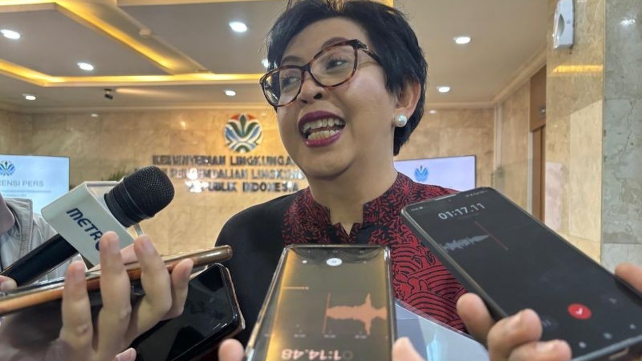 Kementerian Lingkungan Hidup (KLH) akan mencari pendanaan alternatif dari berbagai sumber, termasuk PNBP dan kerja sama internasional, setelah efisiensi anggaran 2025 mengurangi alokasi dana sebesar Rp396 miliar.