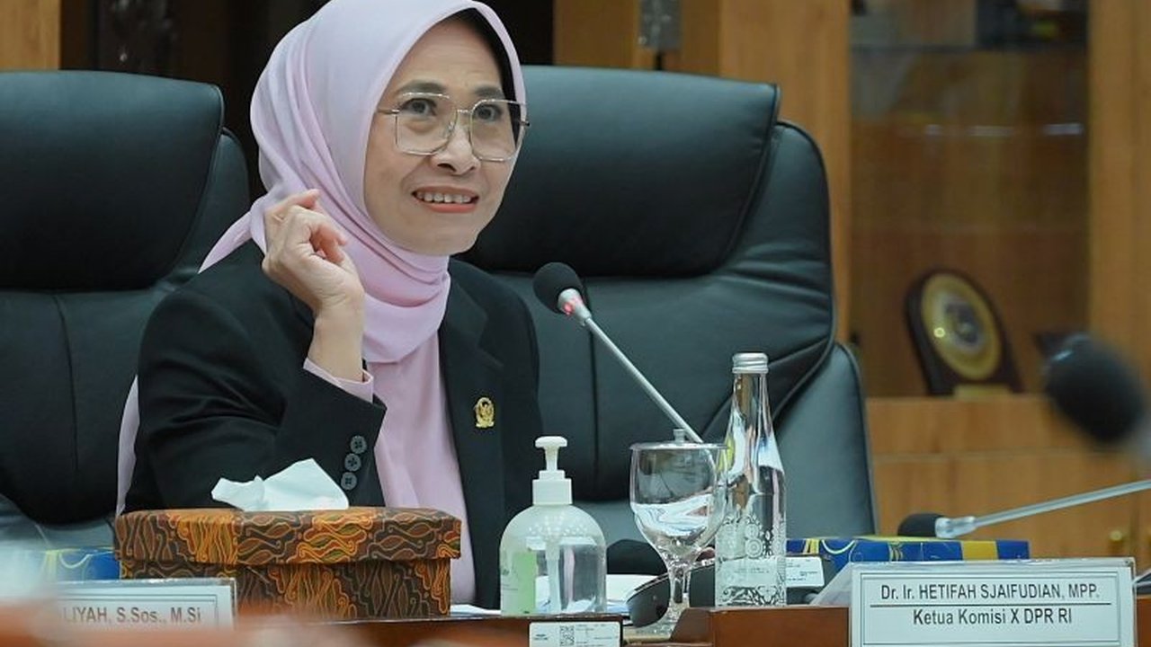 Ketua Komisi X DPR RI Hetifah Sjaifudian mendorong pendampingan rutin sekolah untuk memastikan validitas data SNBP 2025 dan mencegah masalah seperti keterlambatan pengisian data yang merugikan siswa.