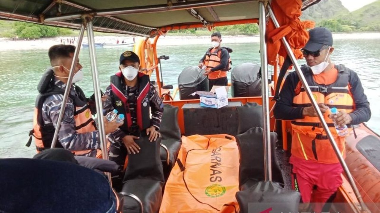 Tim SAR gabungan masih mencari empat korban hilang dari banjir bandang di Bima, NTB, sementara satu jenazah ditemukan di perairan NTT, menambah jumlah korban meninggal menjadi empat orang.