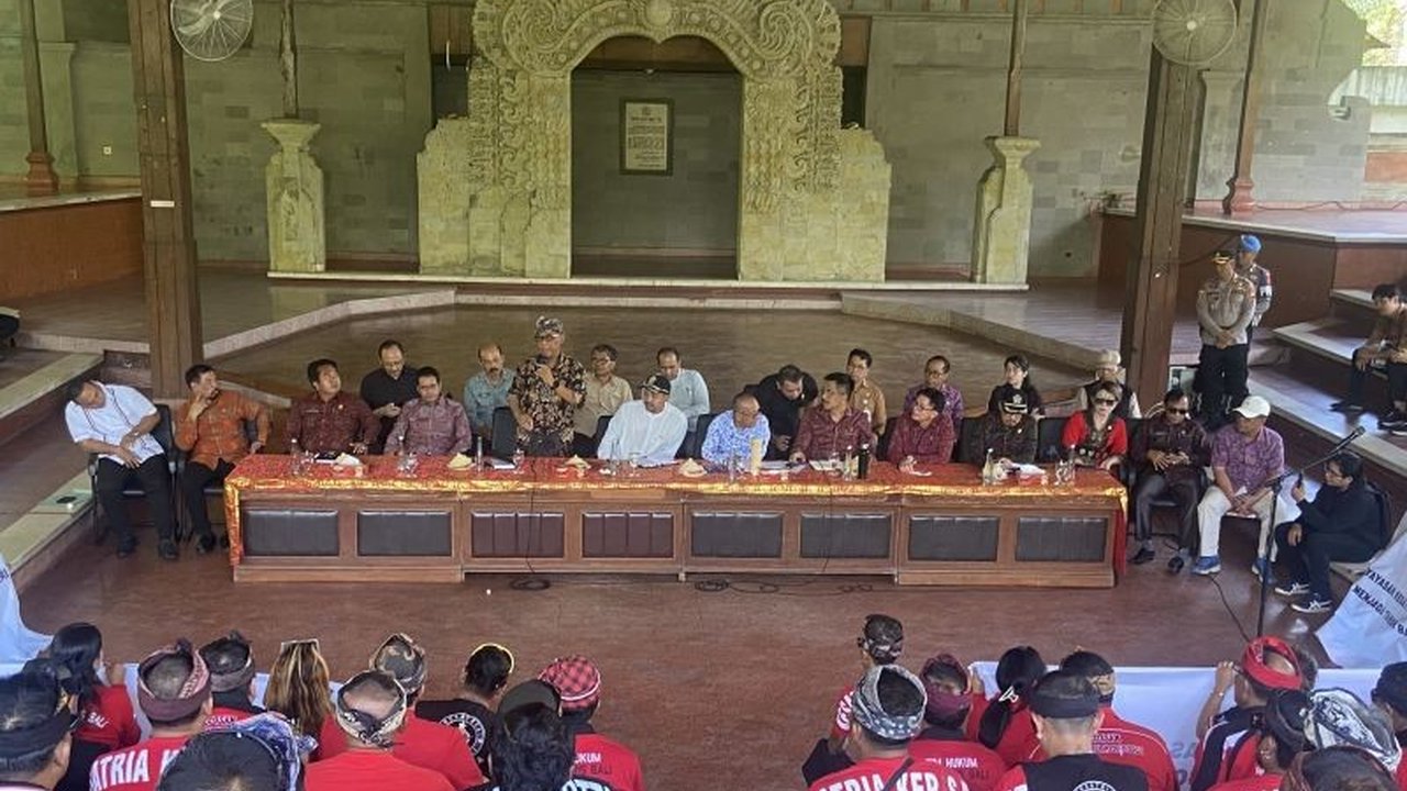 DPRD Bali akan membahas peraturan daerah (Perda) tentang penistaan agama setelah munculnya kontroversi penggunaan visual Dewa Siwa di sebuah kelab malam di Bali, sebagai respons terhadap tuntutan masyarakat.