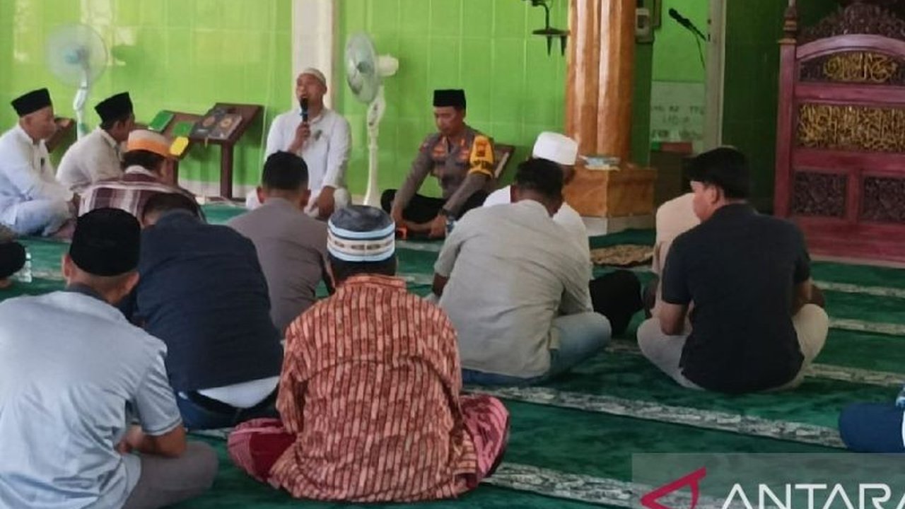Kapolres Biak Numfor mengimbau warga untuk memasang CCTV di perumahan guna membantu pengungkapan kasus kriminal, serta meminta Pemkab Biak Numfor membuat Perda terkait peredaran minuman beralkohol.