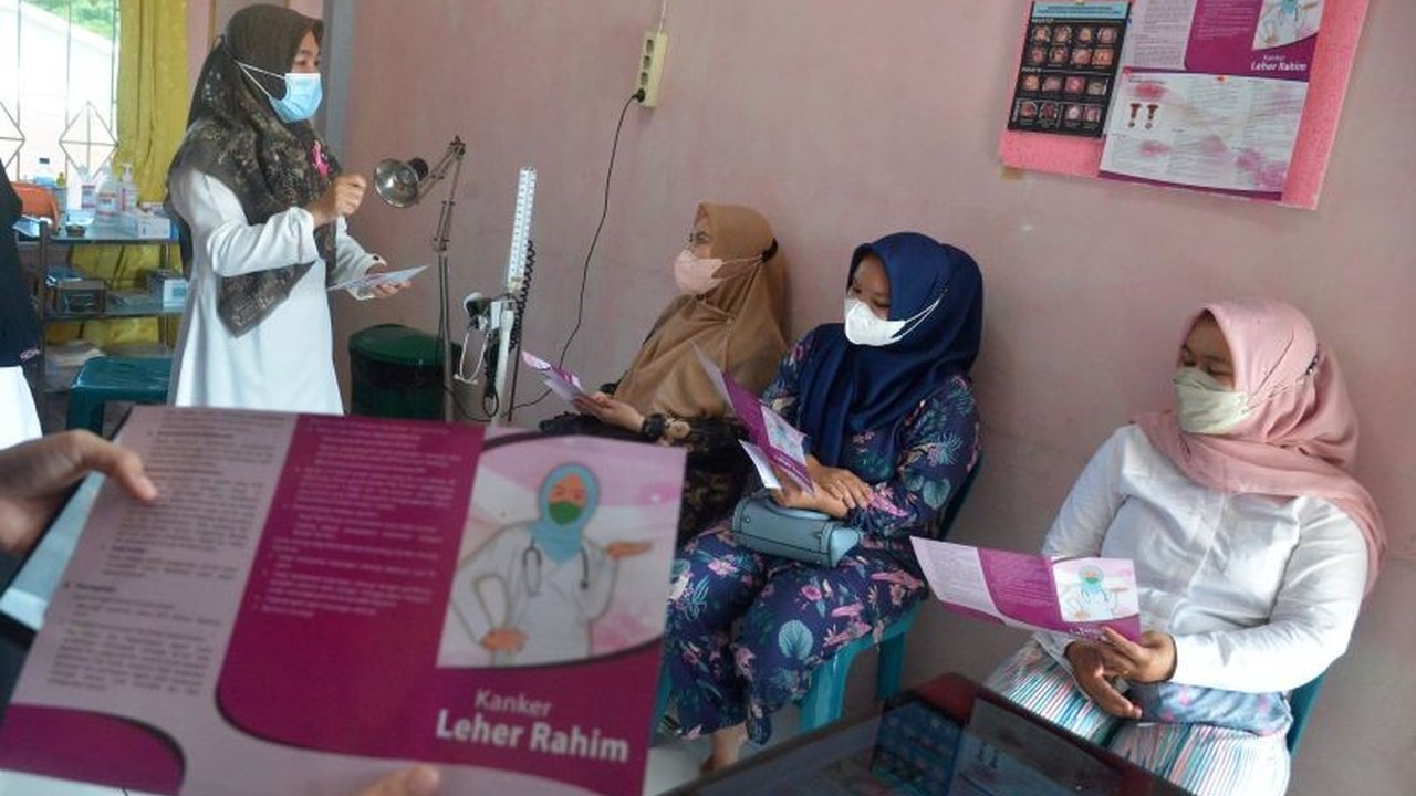 Dokter menganjurkan perempuan yang sudah menikah atau aktif secara seksual untuk rutin melakukan Pap Smear guna mendeteksi dini kanker serviks, penyakit mematikan yang disebabkan oleh infeksi HPV.