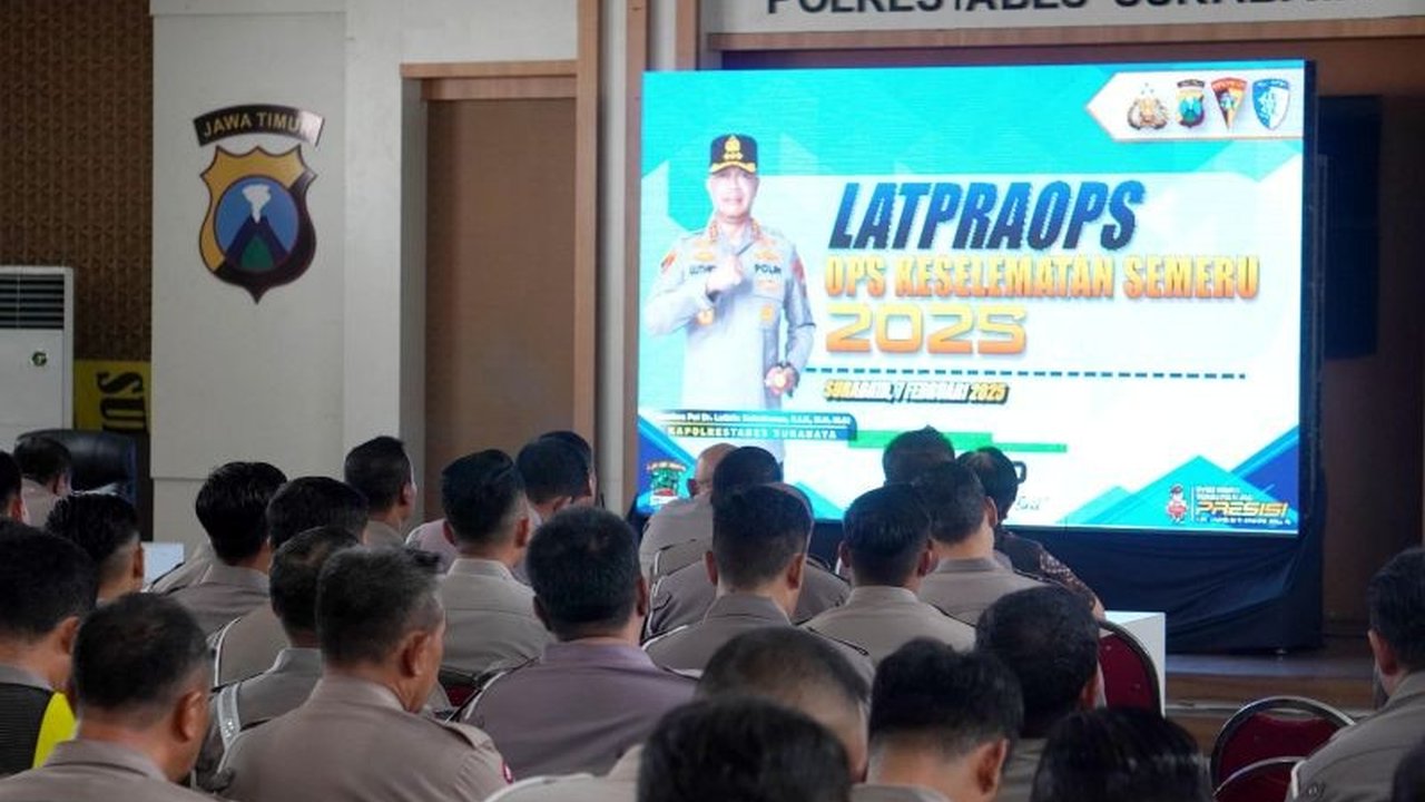 Polrestabes Surabaya mengerahkan 524 personel untuk Operasi Keselamatan Semeru 2025 pada 10-23 Februari, fokus pada edukasi dan pencegahan kecelakaan lalu lintas menjelang Ramadhan dan Idul Fitri.