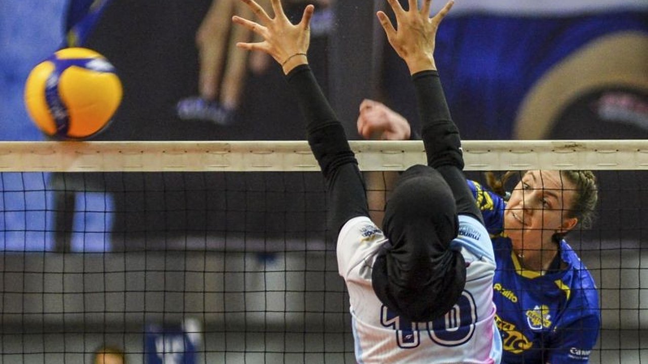 Tim voli putri Jakarta Livin Mandiri berhasil mengalahkan Jakarta Electric PLN dengan skor 3-1 dan naik ke posisi ketiga klasemen sementara Proliga 2025 setelah sebelumnya menelan tiga kekalahan beruntun.