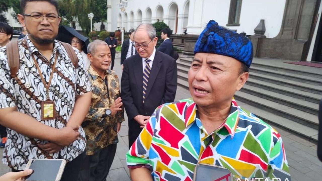 Sekretaris Daerah Jawa Barat meminta efisiensi anggaran APBD 2025 dilakukan secara menyeluruh, bukan parsial, untuk menjaga efektivitas kinerja dan pertumbuhan ekonomi daerah.