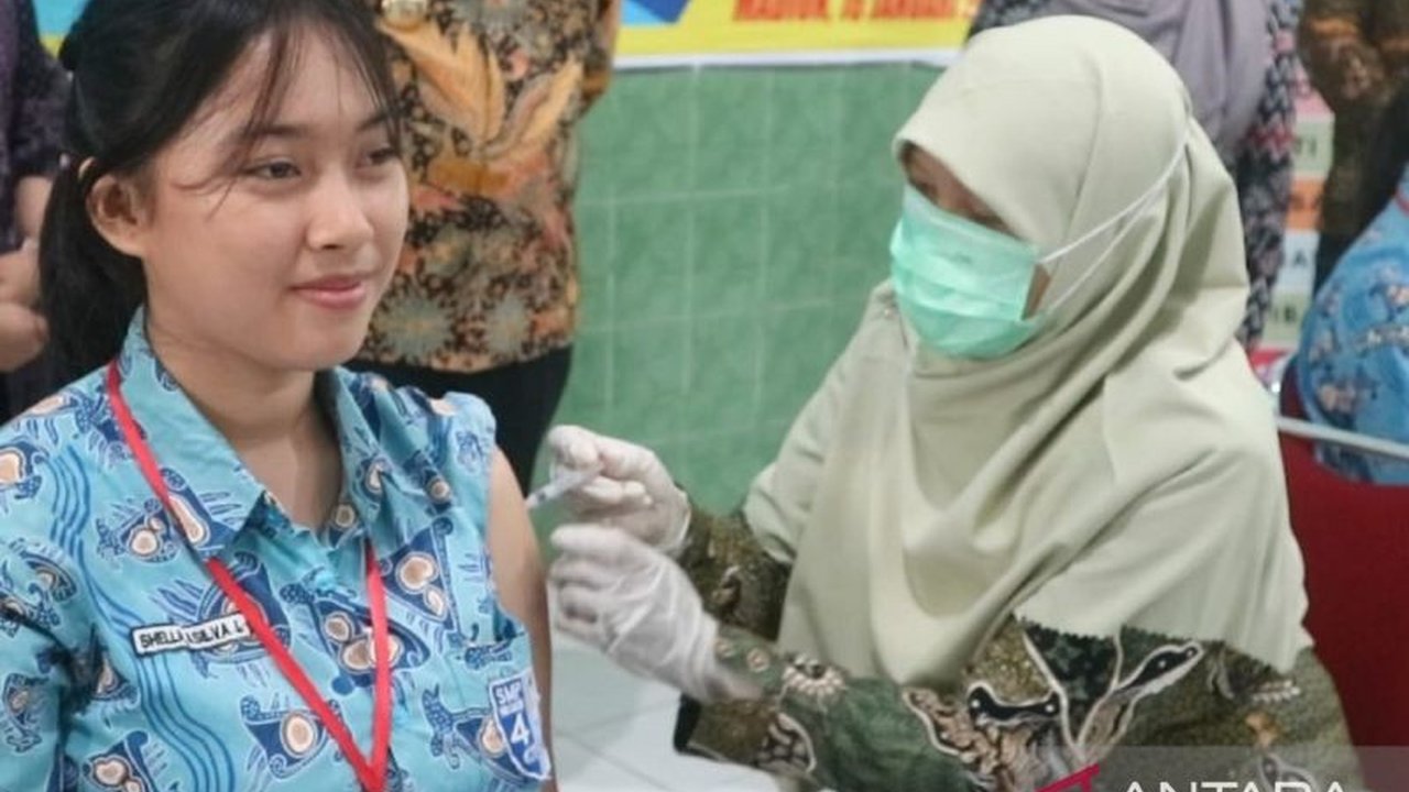 Dinas Kesehatan Kota Madiun menggelar vaksinasi HPV untuk 1.911 pelajar putri berusia 15 tahun guna mencegah kanker serviks, sebagai bagian dari program nasional eliminasi kanker leher rahim.