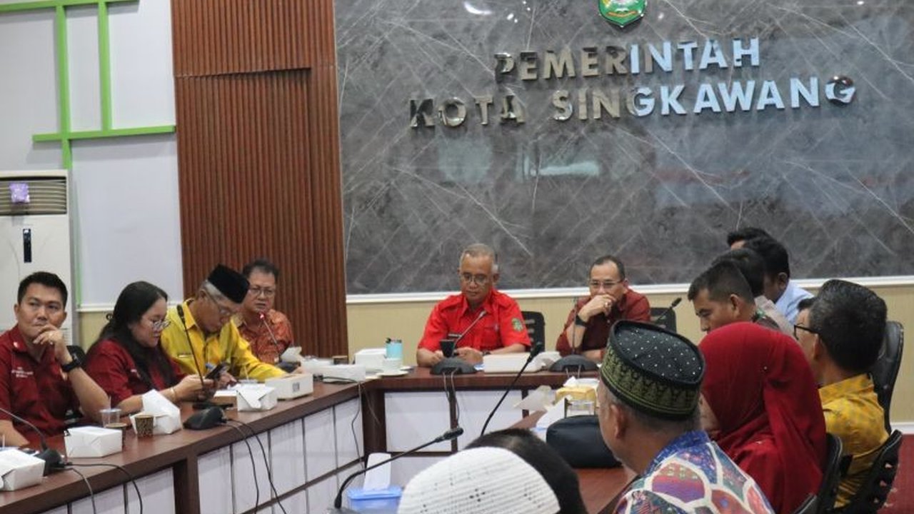 Ketua DPRD Singkawang meminta evaluasi tarif hotel yang dinilai terlalu tinggi menjelang Cap Go Meh, sementara Pemkot dan PHRI berupaya mencari solusi agar tetap wajar dan memenuhi kebutuhan wisatawan.