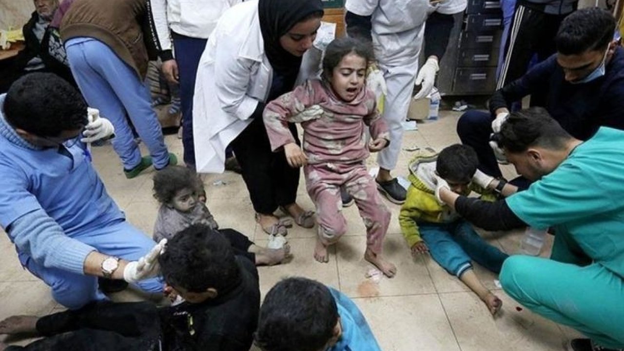 Organisasi Kesehatan Dunia (WHO) mendesak percepatan evakuasi medis dari Jalur Gaza, mengingat ribuan pasien kritis membutuhkan perawatan mendesak setelah konflik, meskipun perbatasan Rafah telah dibuka.