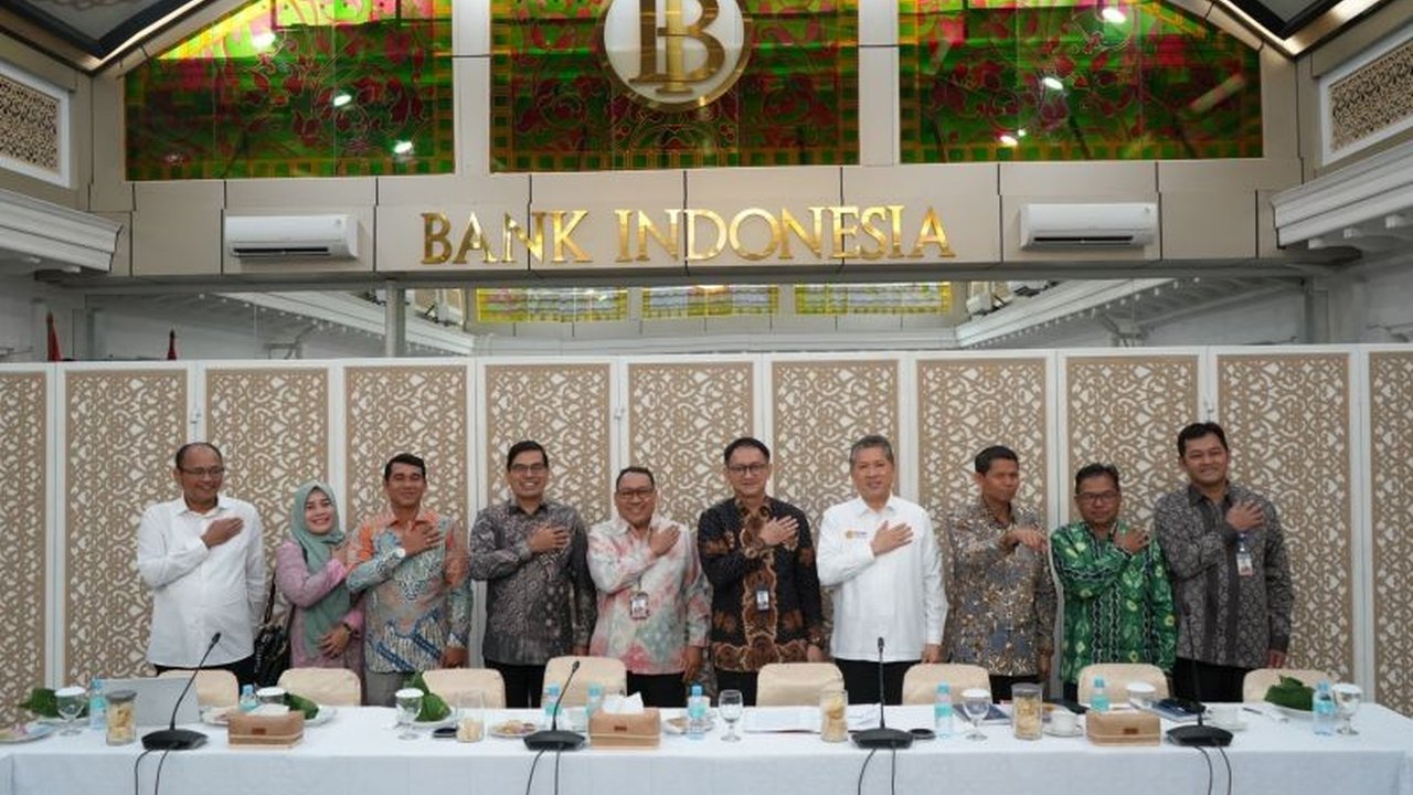 Rektor UIN Ar-Raniry mengusulkan agar program beasiswa Bank Indonesia (BI) tidak hanya fokus pada bantuan finansial, tetapi juga pengembangan soft skills dan magang di BI untuk meningkatkan daya saing mahasiswa.