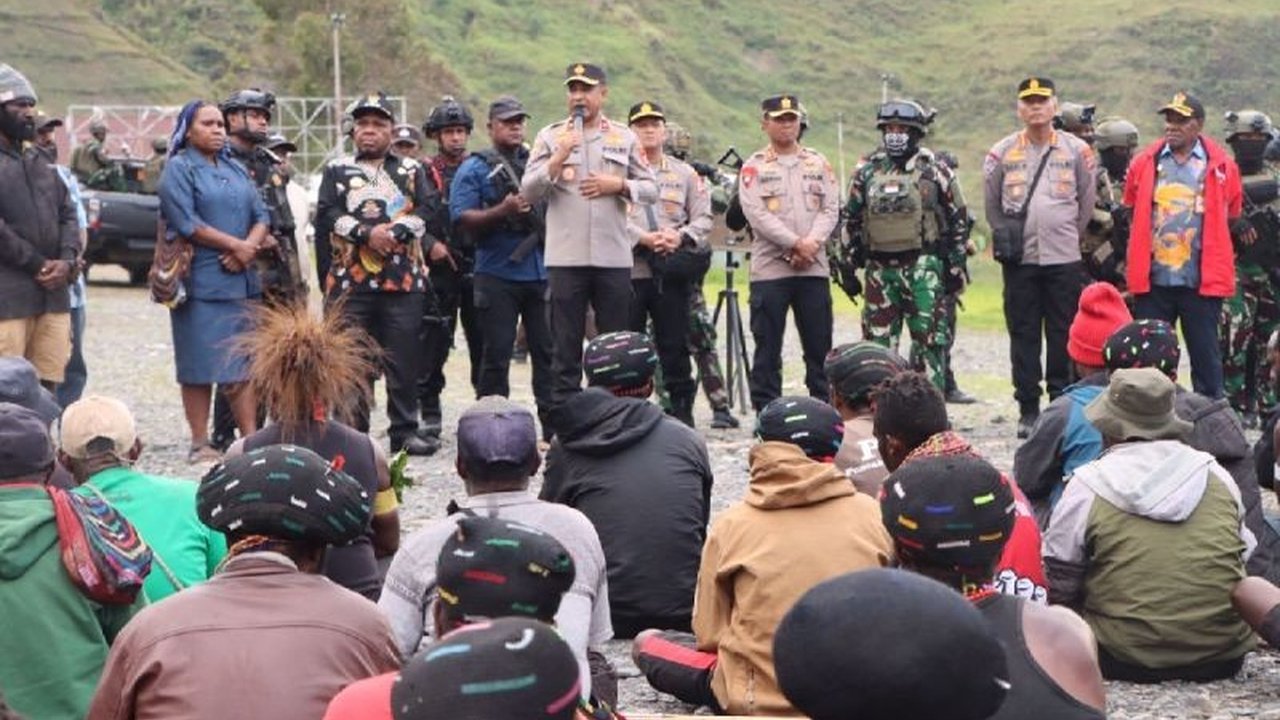Kapolda Papua Tengah meminta pendukung paslon bupati Puncak Jaya untuk tidak terprovokasi dan menjaga kamtibmas usai bentrokan pasca-pilkada yang mengakibatkan korban jiwa dan kerusakan properti.