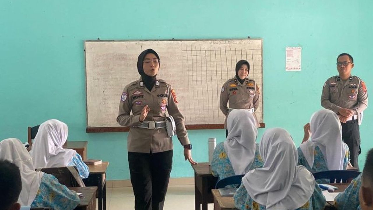 Polres Ogan Ilir, Sumatera Selatan, gencar melakukan sosialisasi keselamatan berlalu lintas di sekolah-sekolah untuk meningkatkan kesadaran pelajar akan pentingnya tertib berlalu lintas dan mengurangi angka kecelakaan.