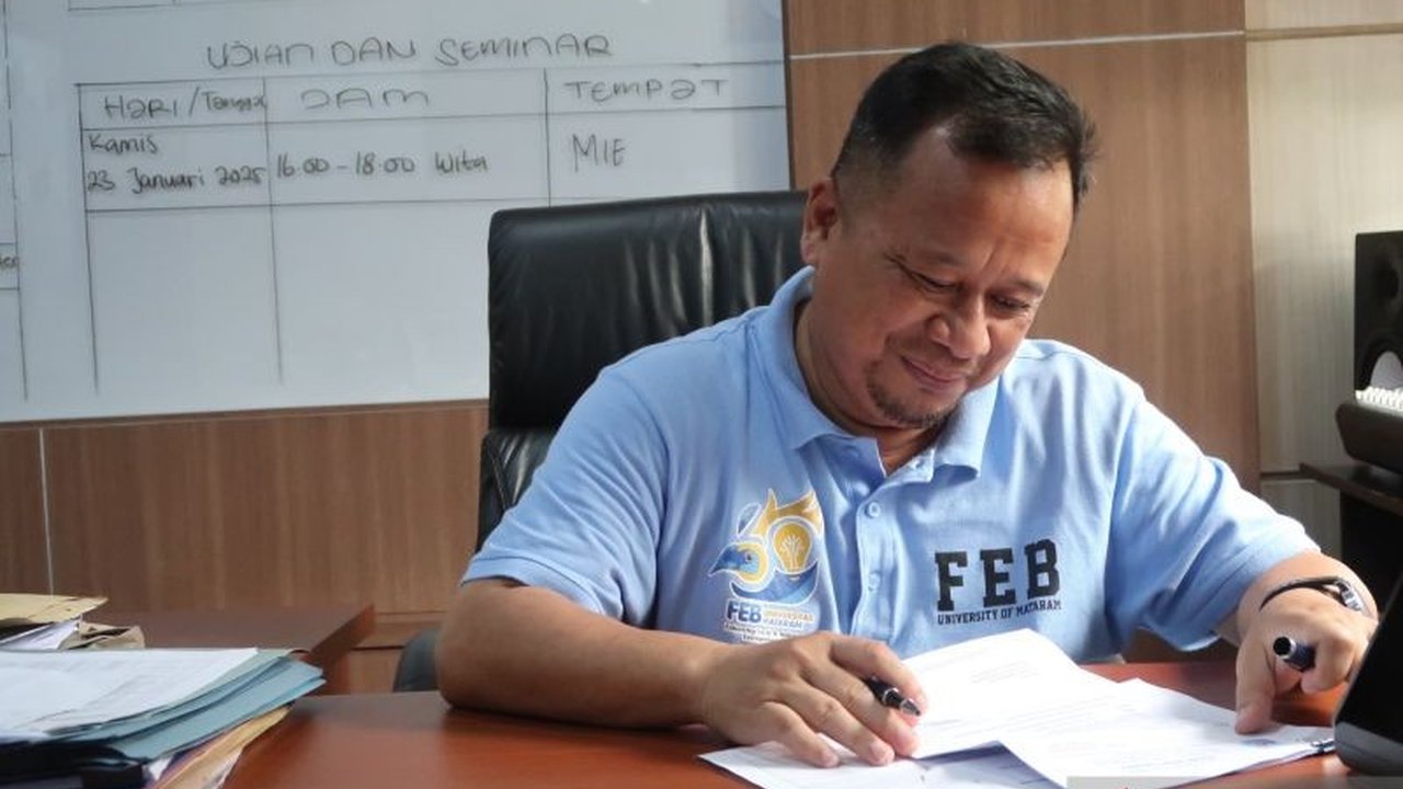 Efisiensi anggaran pemerintah berpotensi memperlambat pertumbuhan ekonomi Indonesia di 2025, terutama di daerah-daerah yang bergantung pada anggaran pemerintah pusat, meskipun langkah ini dinilai positif untuk kondisi fiskal negara.