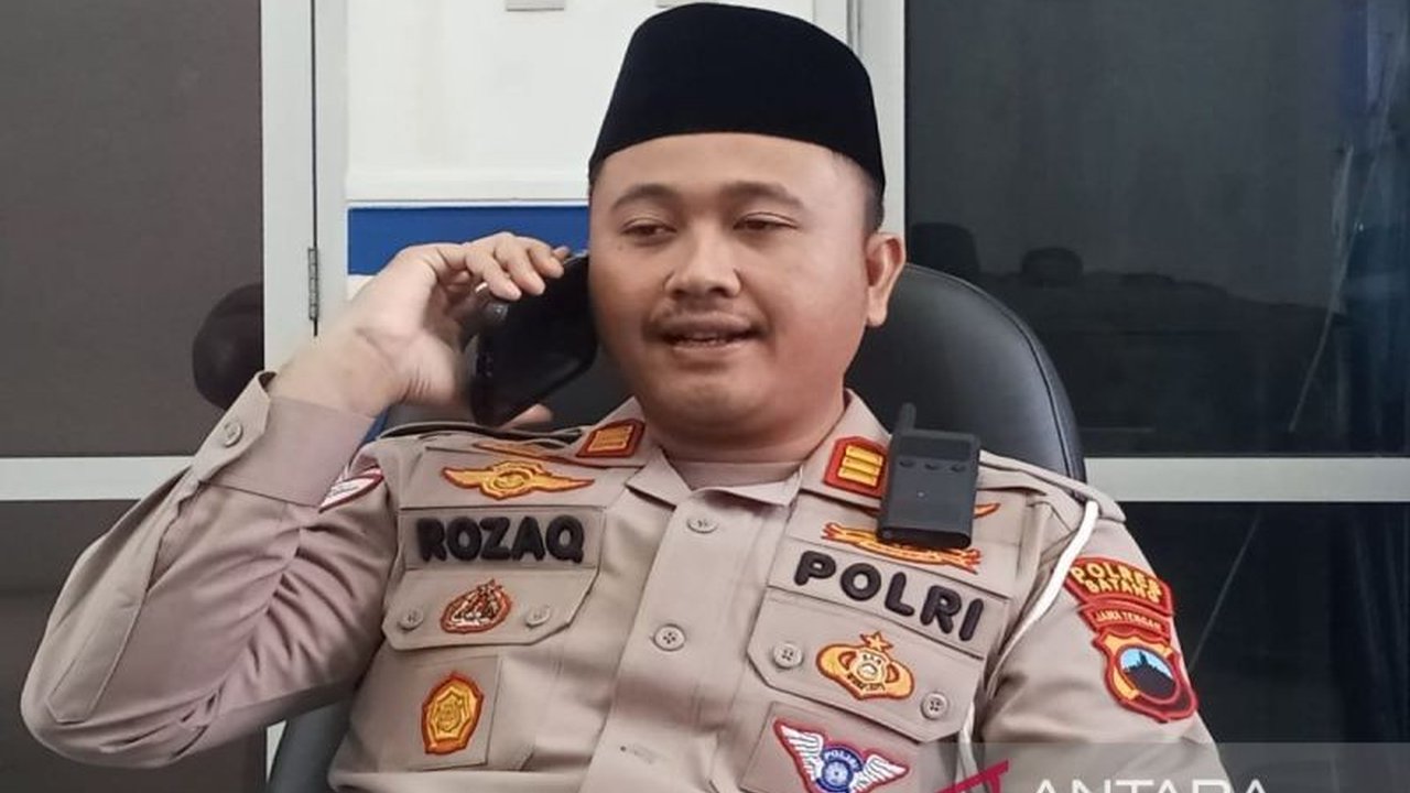 Polres Batang telah mengidentifikasi sekitar seratus jalan berlubang di jalur Pantura Batang-Pekalongan, berkoordinasi dengan instansi terkait untuk perbaikan, dan memberikan tanda agar mencegah kecelakaan.