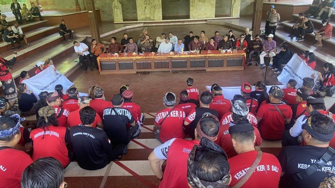 DPRD Bali menerima tujuh tuntutan warga terkait dugaan penistaan agama oleh Club Malam Atlas di Bali, yang menggunakan simbol Dewa Siwa sebagai latar pertunjukan, dan akan menindaklanjuti dengan penyelidikan dan potensi perda baru.