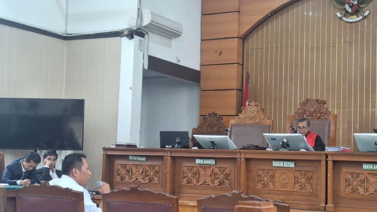 Sidang praperadilan Hasto Kristiyanto menghadirkan saksi yang membantah klaim keberadaan Hasto di PTIK saat OTT KPK 2020, juga mengungkapkan dugaan penyidik KPK melakukan tindakan tidak profesional.