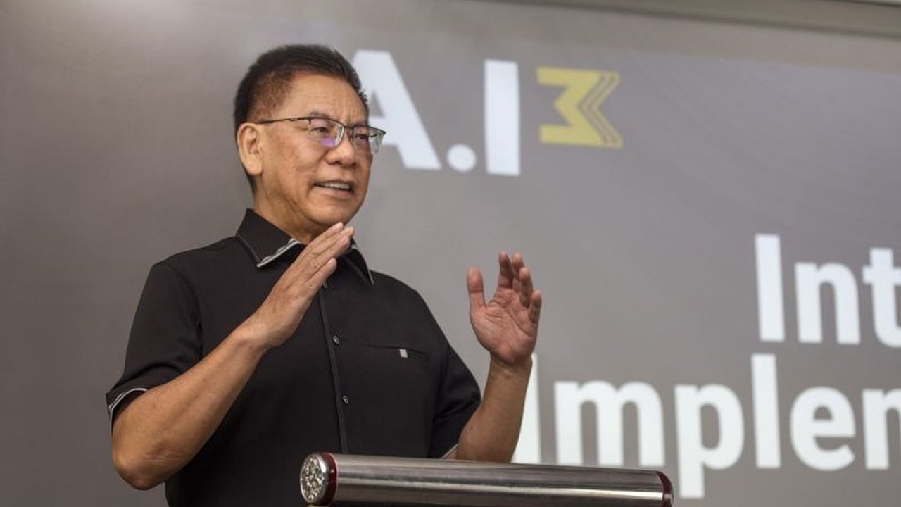 Pendiri A3I, Sony Subrata, mendesak pemerintah Indonesia untuk segera membuat strategi konkret dalam membangun ekosistem AI agar mampu bersaing di era digital, termasuk peningkatan SDM dan kolaborasi lintas sektor.