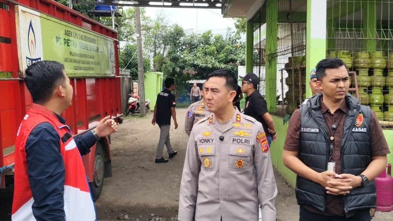 Kepolisian Resort Cianjur dalami kasus pengoplosan gas subsidi senilai Rp1 miliar, empat tersangka ditangkap, dan dugaan keterlibatan agen sedang diselidiki bersama Pertamina.