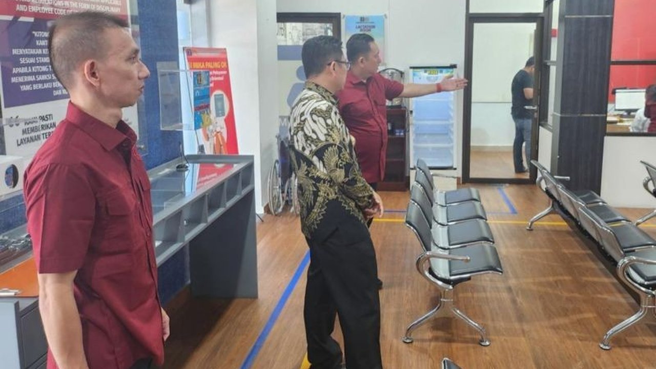 Pemkab Mimika memberikan apresiasi pada Kantor Imigrasi Kelas II TPI Mimika atas pelayanan optimalnya, ditandai dengan inovasi digitalisasi dan program jemput bola pembuatan paspor, serta rencana penerapan wajib e-Paspor pada 2025.