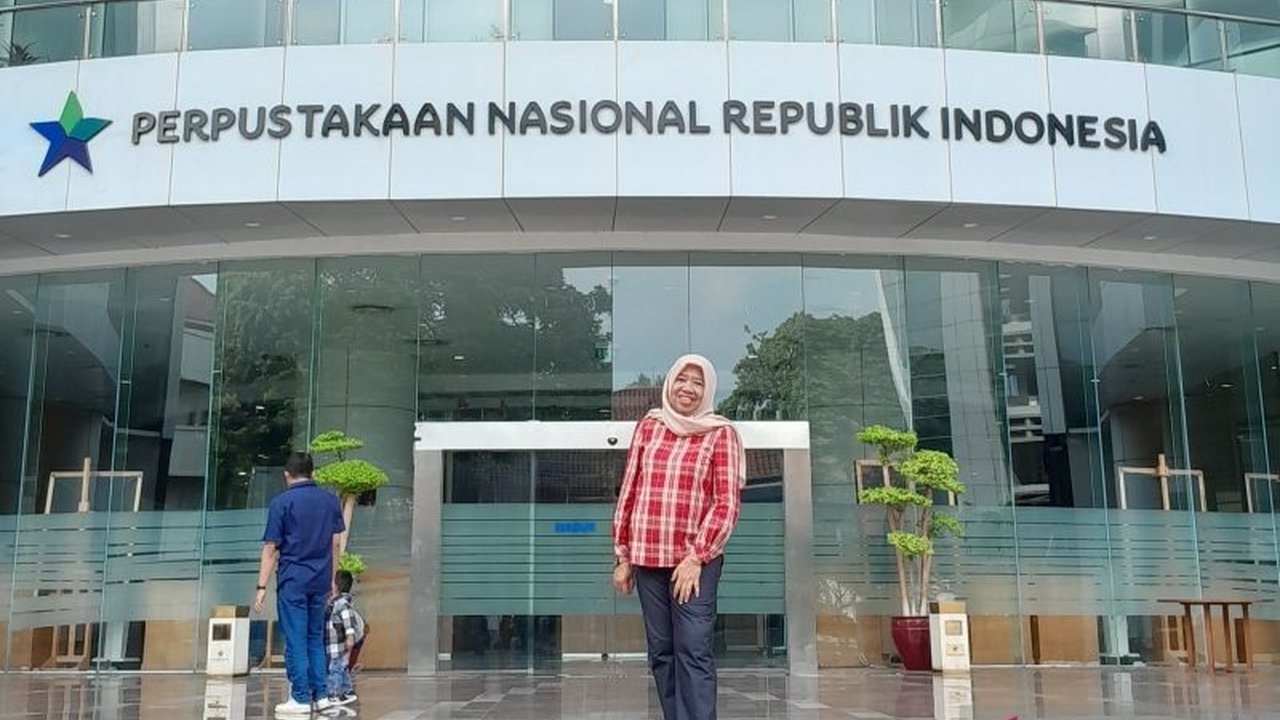 Perpustakaan Nasional (Perpusnas) membatalkan rencana pengurangan jam operasional setelah menerima banyak keluhan dari masyarakat dan pemustaka, dan akan tetap beroperasi seperti biasa.