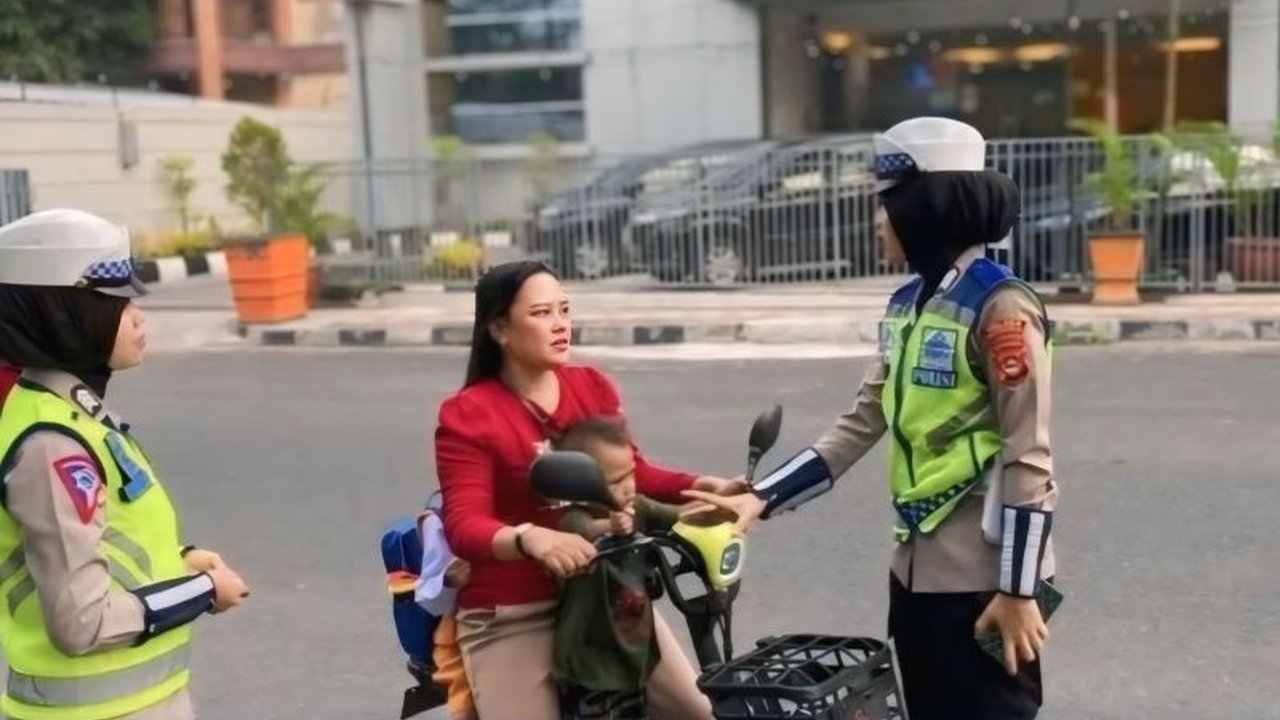 Polres OKU gencar sosialisasikan larangan sepeda listrik di jalan raya melalui spanduk dan media sosial, imbauan ini berdasarkan Permenhub 45 tahun 2020 tentang jalur khusus sepeda listrik.