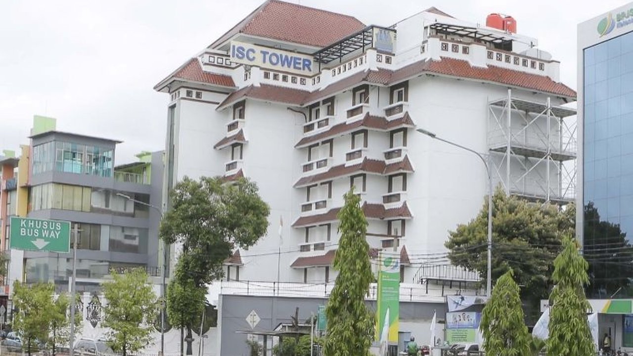 PT Indonesia Super Corridor (ISC) meningkatkan kapasitas data center di Jakarta Selatan menjadi 6 MW untuk memenuhi kebutuhan komputasi tinggi, terutama untuk kecerdasan buatan (AI), dengan tetap menjaga keberlanjutan lingkungan.