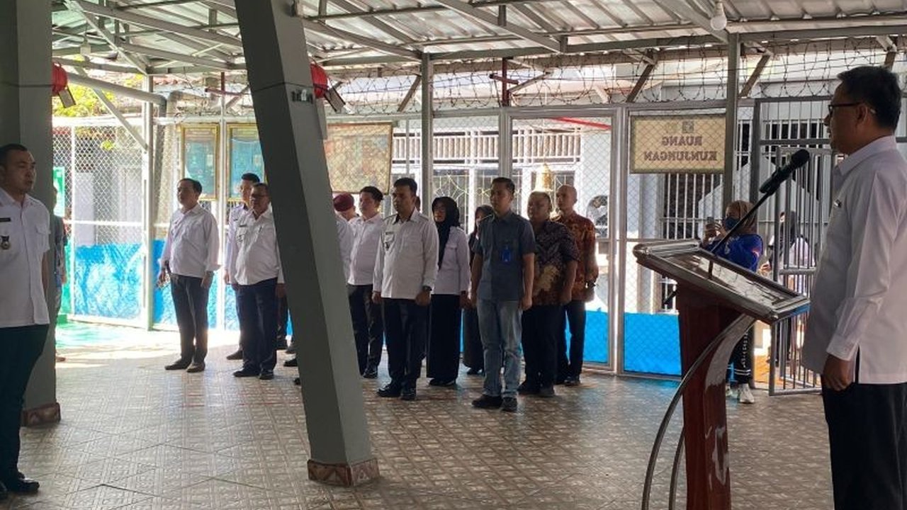 Lembaga Pemasyarakatan Martapura, OKU Timur, Sumatera Selatan membentuk Satgas P4GN dan merekrut relawan anti-narkoba dari warga binaan untuk memberantas peredaran gelap narkoba di dalam lapas.