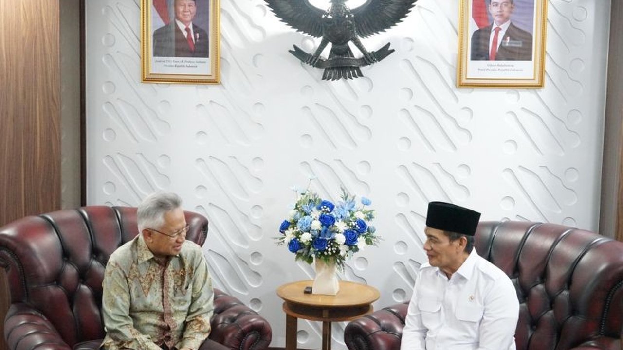 Wamenag dan Mendikbudristek berkolaborasi mencari solusi bagi siswa berprestasi yang terkendala dalam pendaftaran SNBP 2025, berupaya memastikan mereka tetap dapat melanjutkan pendidikan ke perguruan tinggi.