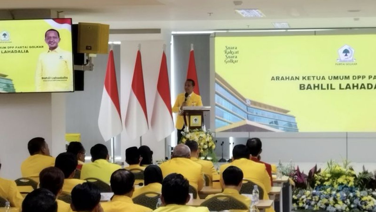 Ketua Umum Partai Golkar, Bahlil Lahadalia, meminta seluruh kader untuk mendukung penuh pemerintahan Prabowo Subianto-Gibran Rakabuming Raka hingga selesai, termasuk meningkatkan perolehan kursi parlemen di Pemilu 2029.