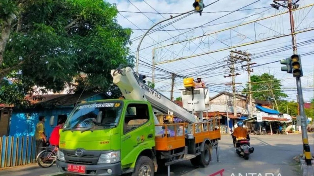 Pemerintah Kabupaten Buol mengusulkan penerapan sistem meter untuk pembayaran listrik penerangan jalan umum (PJU) guna menekan biaya dan meningkatkan efisiensi energi, serta berencana mengganti lampu dengan LED.