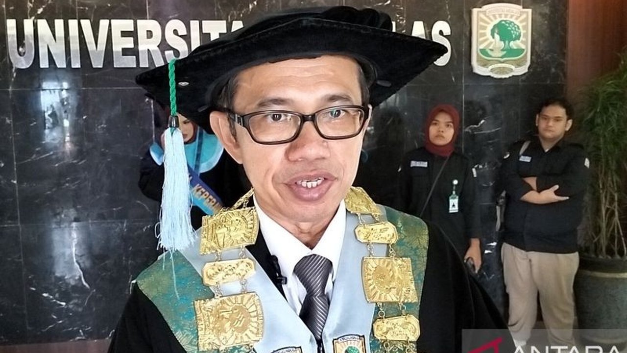 Rektor Unand mengingatkan mahasiswa dan dosen untuk bijak memanfaatkan AI dalam riset dan pembelajaran, serta menekankan pentingnya penguasaan enam kompetensi utama (6C) di era teknologi.