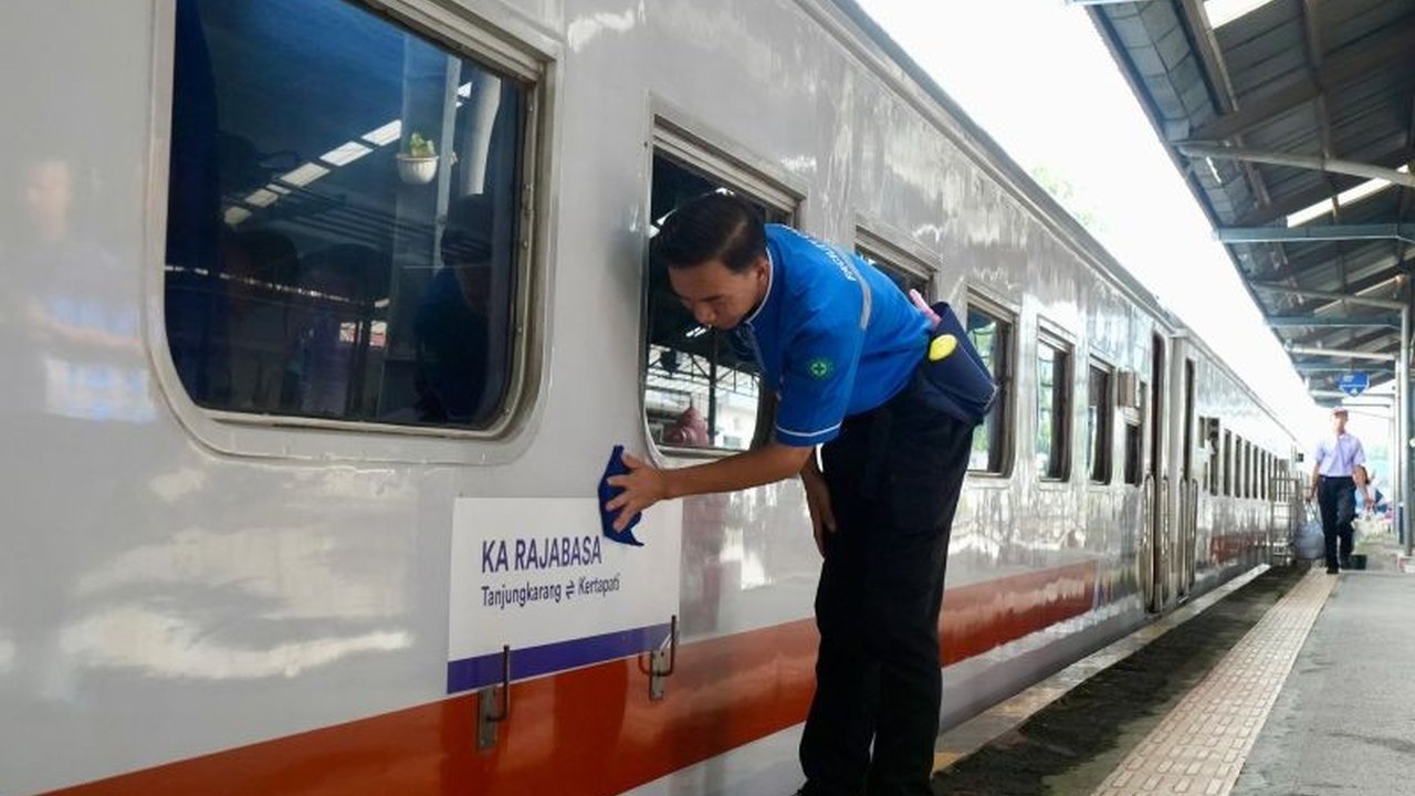 PT KAI Divre IV Tanjungkarang resmi membuka penjualan tiket kereta api Rajabasa untuk Lebaran 2025 mulai 4 Februari 2025 melalui aplikasi KAI Access, kai.id, dan kanal resmi lainnya.