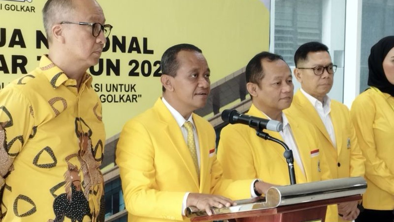 Ketua Umum Partai Golkar, Bahlil Lahadalia, optimistis posisi menteri Golkar tetap aman meskipun Presiden Prabowo Subianto sempat menyinggung soal reshuffle kabinet.
