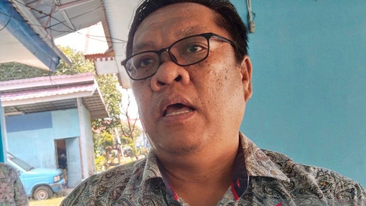 Pemerintah Kabupaten Mukomuko merespon aspirasi masyarakat dan kajian hukum terkait penetapan hari jadi daerah, dengan tetap merujuk pada Perda yang berlaku namun tetap terbuka pada kajian ulang di masa mendatang.