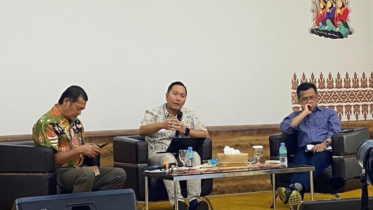 Indonesia bergabung dengan BRICS untuk memperluas pasar dagang, bukan untuk mendukung dedolarisasi;  fokus utama adalah pada perluasan kemitraan ekonomi dan investasi.