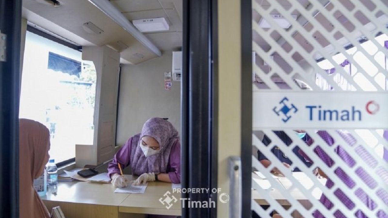 Mobil Sehat PT Timah Tbk memberikan layanan kesehatan gratis kepada pengunjung Pasar Toboali, Bangka Selatan, sebagai bagian dari program pemeriksaan kesehatan gratis dan menjangkau lebih banyak masyarakat.