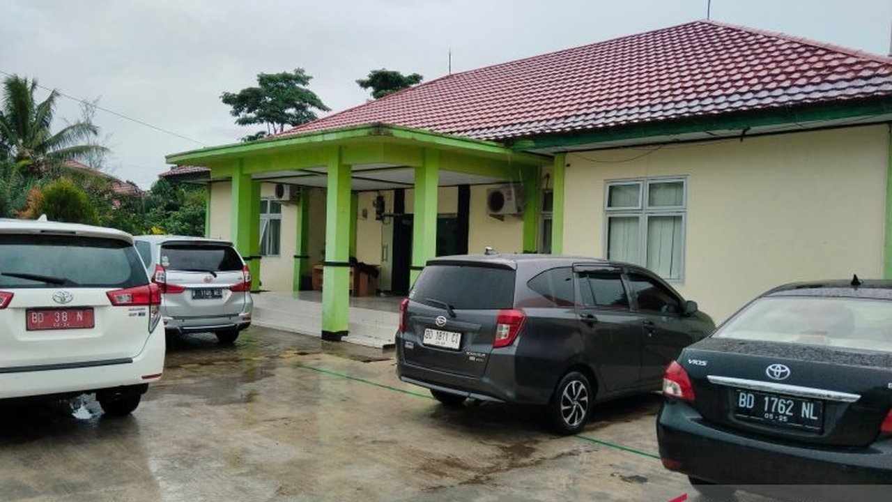 Rehabilitasi 40 Rumah Tidak Layak Huni (RTLH) di Kabupaten Mukomuko, Bengkulu tertunda karena belum ada kepastian anggaran dan penunjukan pejabat pelaksana.