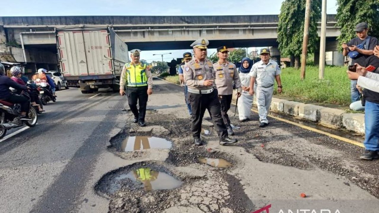 Pemerintah Kabupaten Batang resmi mengajukan permohonan perbaikan jalan Pantura yang rusak parah ke Kementerian PUPR, menyusul banyaknya kecelakaan akibat kondisi jalan yang membahayakan.