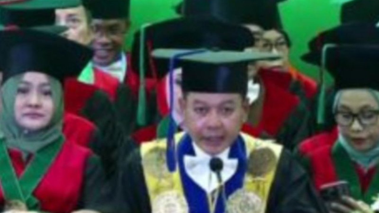 Rektor USU menekankan pentingnya berpikir sistematis bagi 1.757 wisudawan baru, agar mampu menghadapi tantangan era digital dan memberikan dampak positif bagi masyarakat.