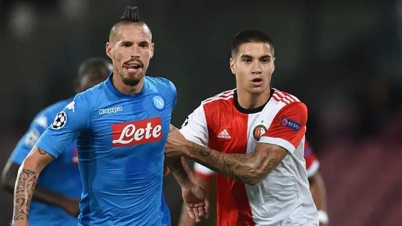 Kevin Diks (kanan). Bek kanan FC Copenhagen berusia 25 tahun ini memiliki darah Indonesia dari kakek neneknya yang lahir di Malukuo. Ia juga pernah memperkuat Vitesse, Fiorentina, Feyenoord d